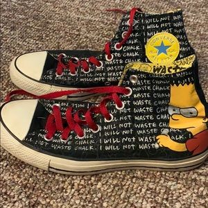 Simpson’s Converse size 7 men/9 women